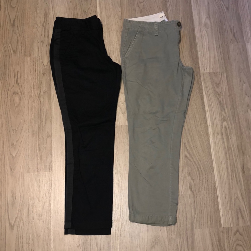 *2 pairs* Capri / Crop length. Size 4. Old Navy